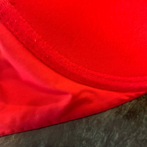 Victoria’s Secret red underwire bra, size 34D - Picture 8 of 9